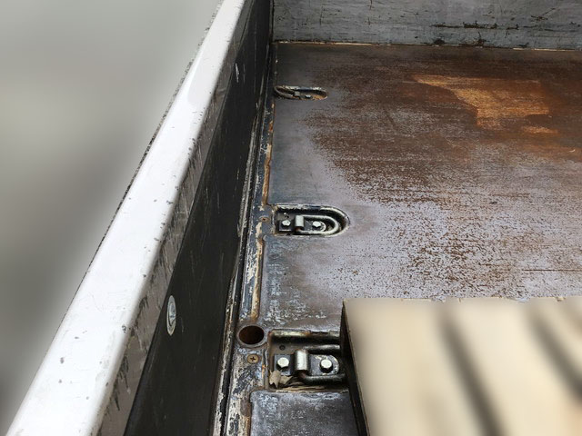 三菱ふそうキャンター平ボディ小型（2t・3t）[写真08]