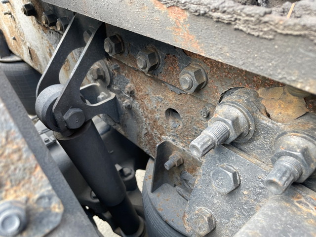 日野プロフィアトレーラーヘッド（トラクターヘッド）大型（10t）[写真11]