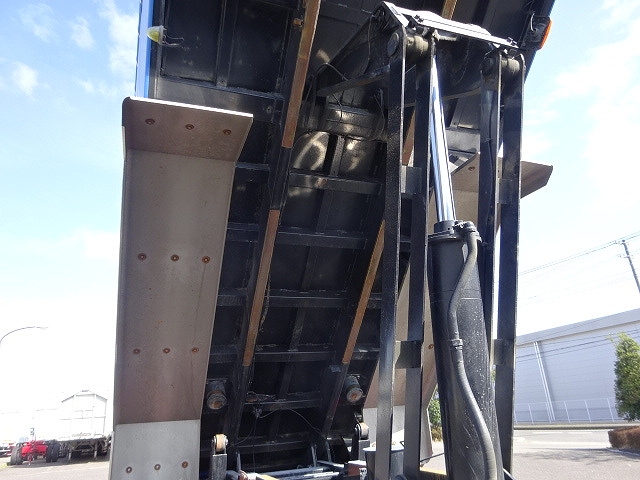 三菱ふそうスーパーグレートダンプ大型（10t）[写真16]