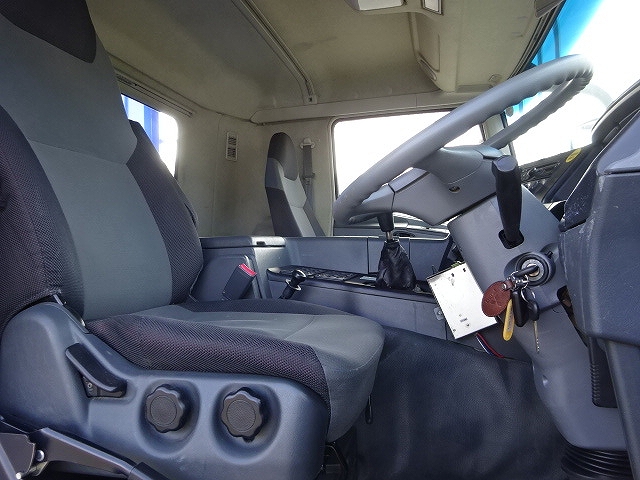 三菱ふそうスーパーグレートダンプ大型（10t）[写真23]