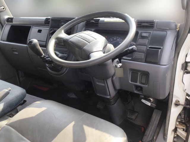 三菱ふそうキャンタークレーン3段小型（2t・3t）[写真23]