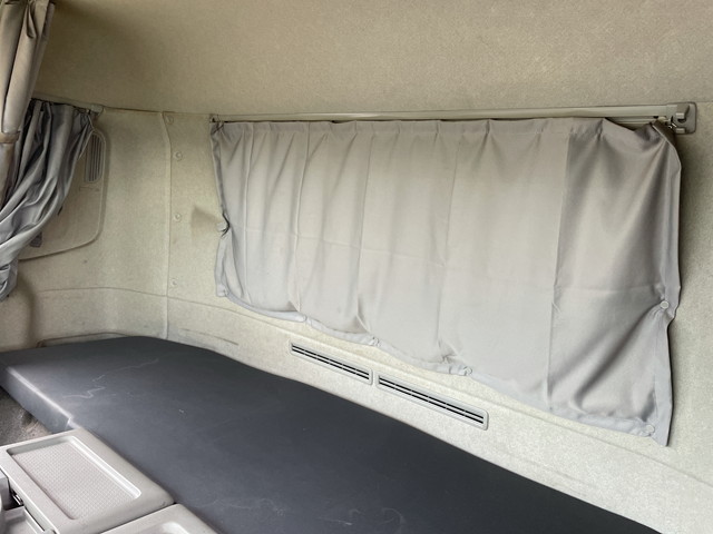 UDトラックスクオンアルミブロック大型（10t）[写真30]