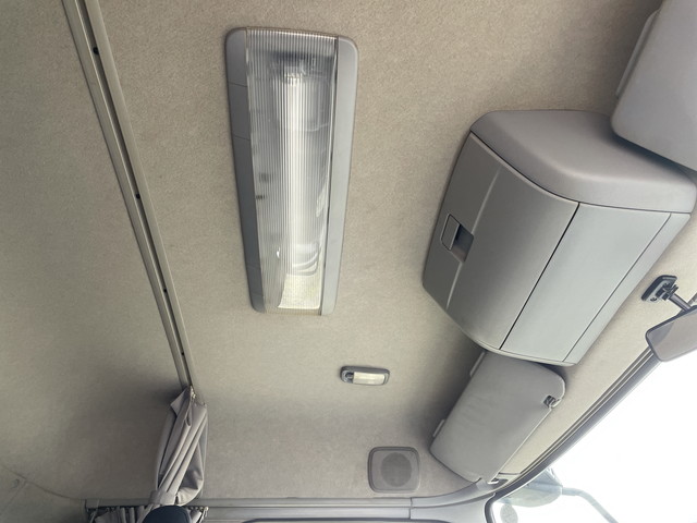 UDトラックスクオンアルミブロック大型（10t）[写真31]