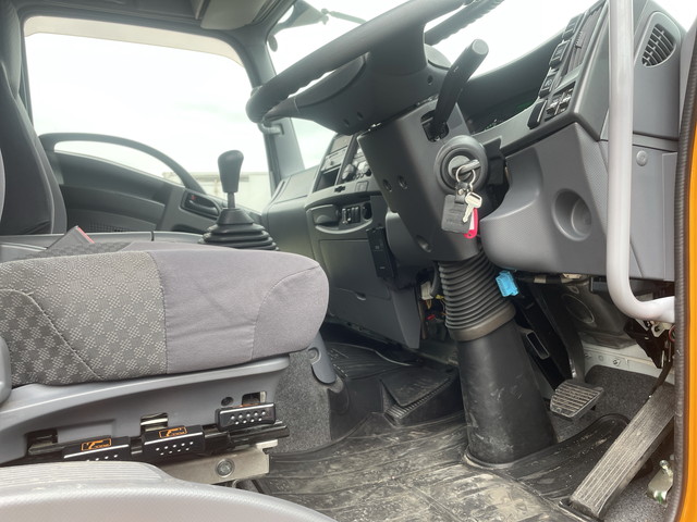 いすゞフォワードアルミバン中型（4t）[写真28]