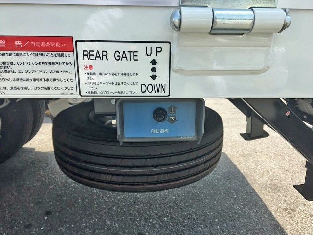 三菱ふそうファイターセーフティクレーン4段増トン（6t・8t）[写真10]