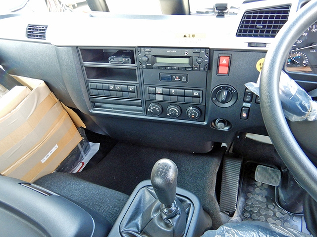 三菱ふそうファイターセーフティクレーン4段増トン（6t・8t）[写真17]