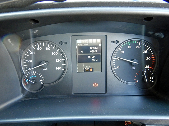 三菱ふそうファイターセーフティクレーン4段増トン（6t・8t）[写真18]