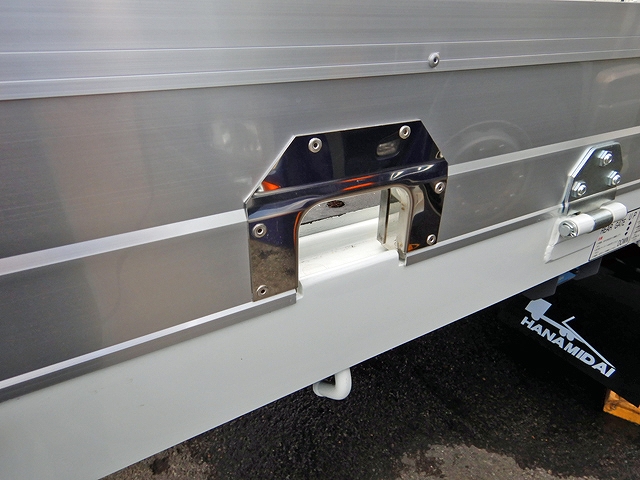 三菱ふそうファイターセーフティクレーン4段増トン（6t・8t）[写真07]