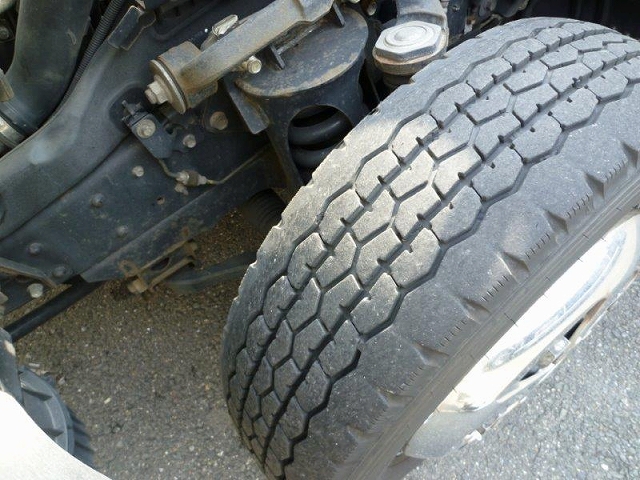 いすゞエルフ平ボディ小型（2t・3t）[写真16]