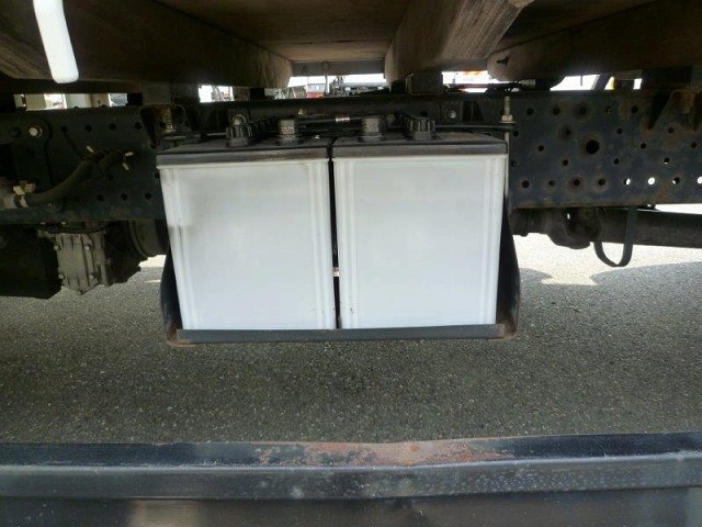 いすゞエルフ平ボディ小型（2t・3t）[写真17]