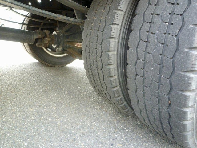 いすゞエルフ平ボディ小型（2t・3t）[写真18]