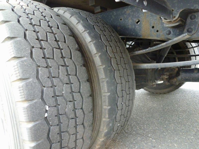 いすゞエルフ平ボディ小型（2t・3t）[写真21]