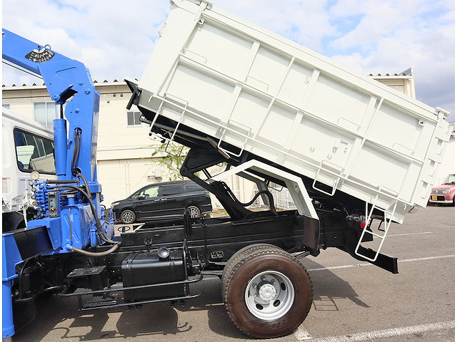 UDトラックスコンドルダンプ・クレーン付中型（4t）[写真16]