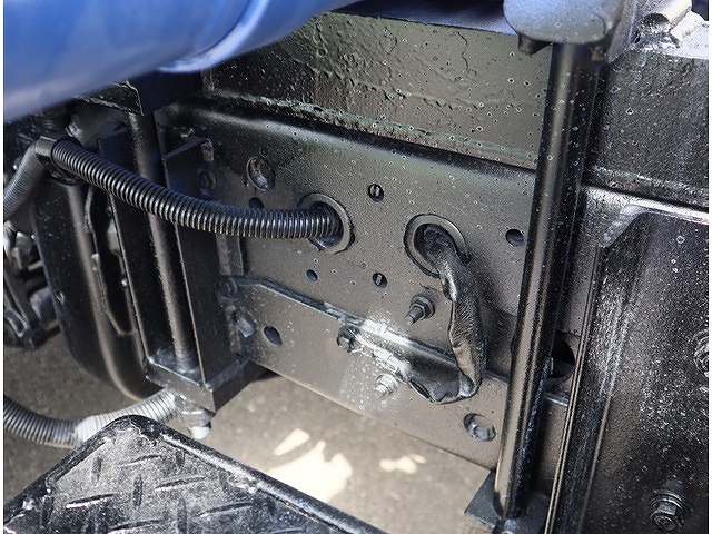 UDトラックスコンドルダンプ・クレーン付中型（4t）[写真17]