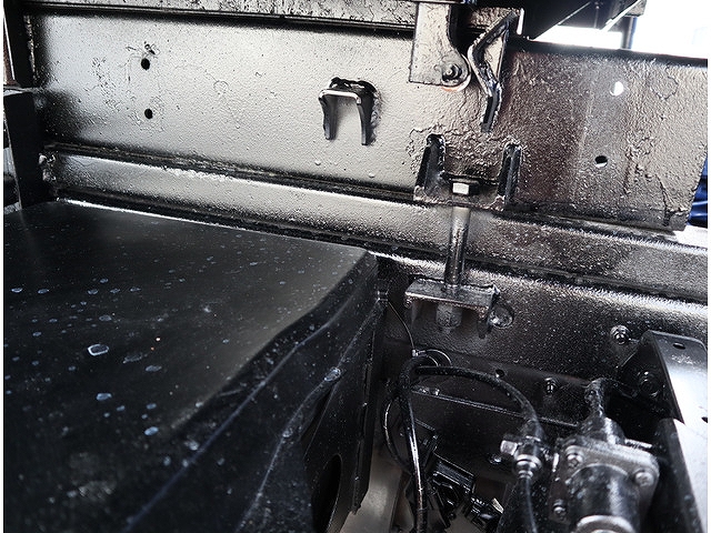 UDトラックスコンドルダンプ・クレーン付中型（4t）[写真28]