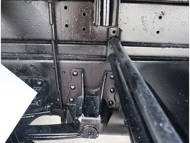 UDトラックスコンドルダンプ・クレーン付中型（4t）[写真29]