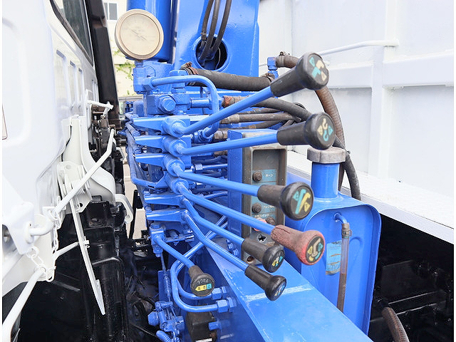 UDトラックスコンドルダンプ・クレーン付中型（4t）[写真08]