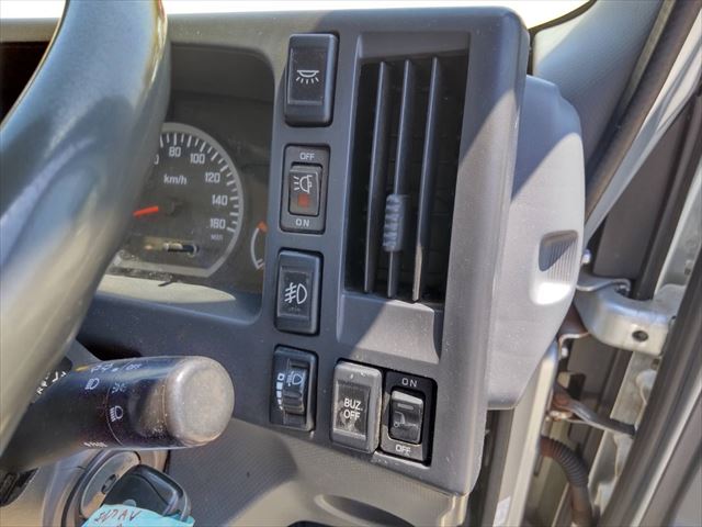 いすゞエルフアルミバン小型（2t・3t）[写真22]