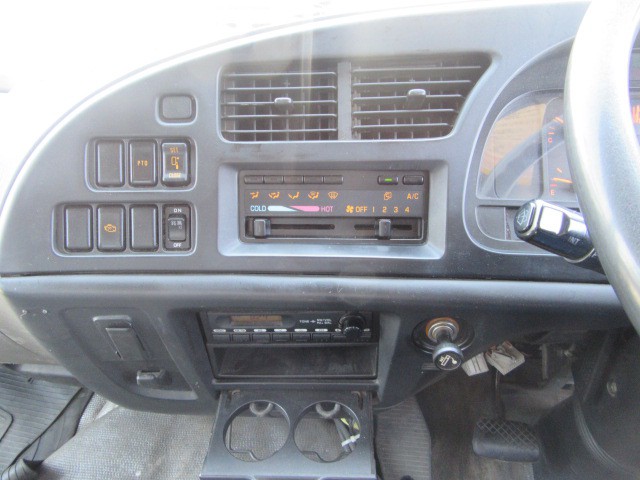 いすゞフォワードパッカー車（塵芥車）中型（4t）[写真15]