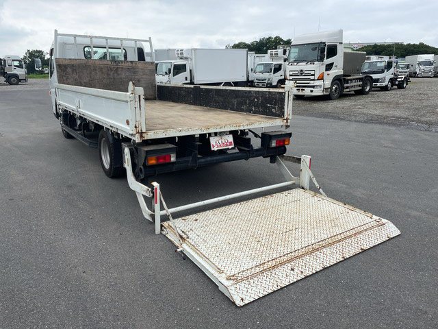 三菱ふそうキャンター平ボディ小型（2t・3t）[写真14]