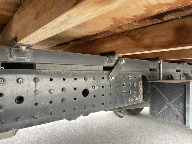 三菱ふそうキャンター平ボディ小型（2t・3t）[写真23]