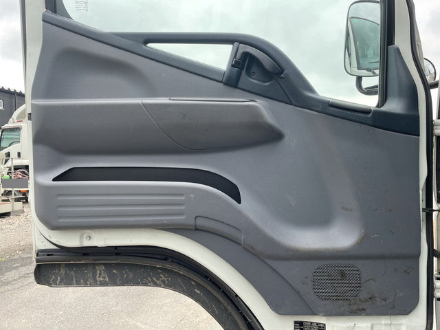 三菱ふそうキャンター平ボディ小型（2t・3t）[写真27]