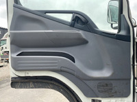 三菱ふそうキャンター平ボディ小型（2t・3t）[写真27]