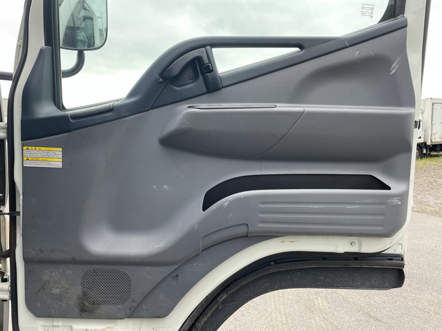 三菱ふそうキャンター平ボディ小型（2t・3t）[写真28]