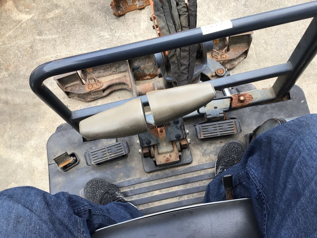 日立ミニユンボ（ミニバックホー）[写真10]