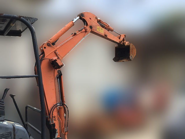 日立ミニユンボ（ミニバックホー）[写真03]