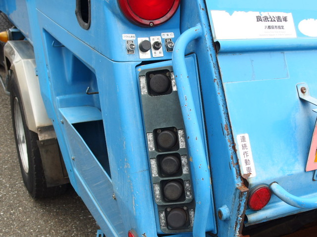 いすゞエルフパッカー車（塵芥車）小型（2t・3t）[写真08]