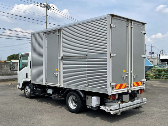 いすゞエルフアルミバン小型（2t・3t）[写真02]