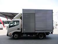 トヨタトヨエースアルミバン小型（2t・3t）[写真03]