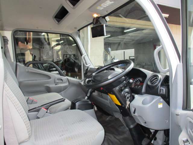 トヨタトヨエースアルミバン小型（2t・3t）[写真09]