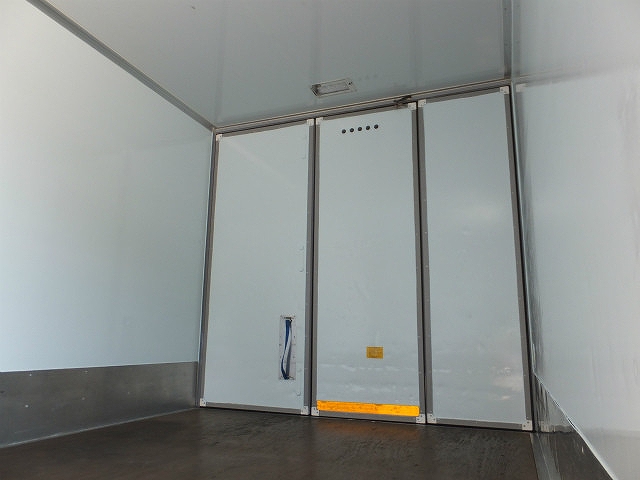 日野デュトロパネルバン小型（2t・3t）[写真26]