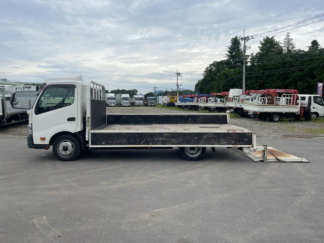 日野デュトロ平ボディ小型（2t・3t）[写真06]