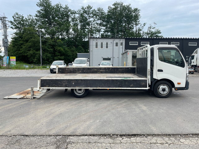 日野デュトロ平ボディ小型（2t・3t）[写真08]