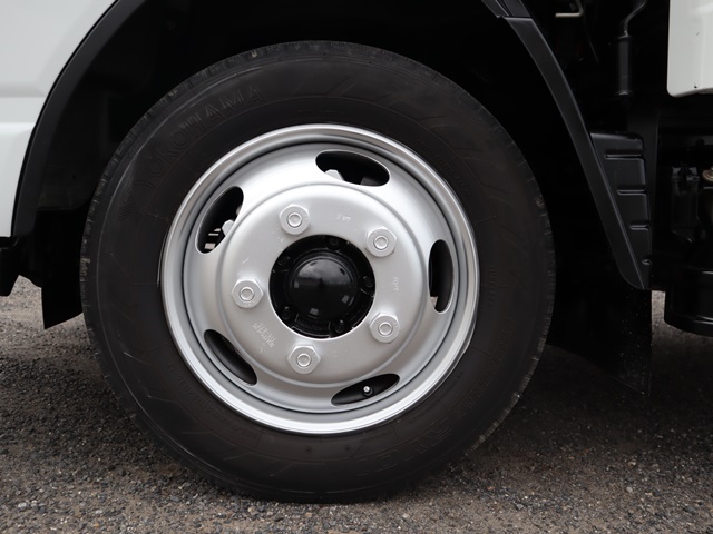 三菱ふそうキャンター平ボディ小型（2t・3t）[写真19]