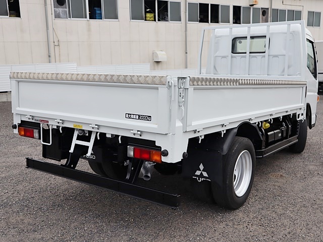 三菱ふそうキャンター平ボディ小型（2t・3t）[写真02]