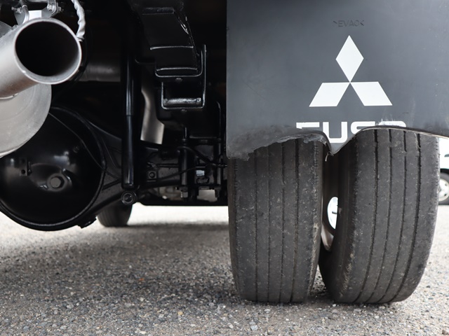 三菱ふそうキャンター平ボディ小型（2t・3t）[写真23]