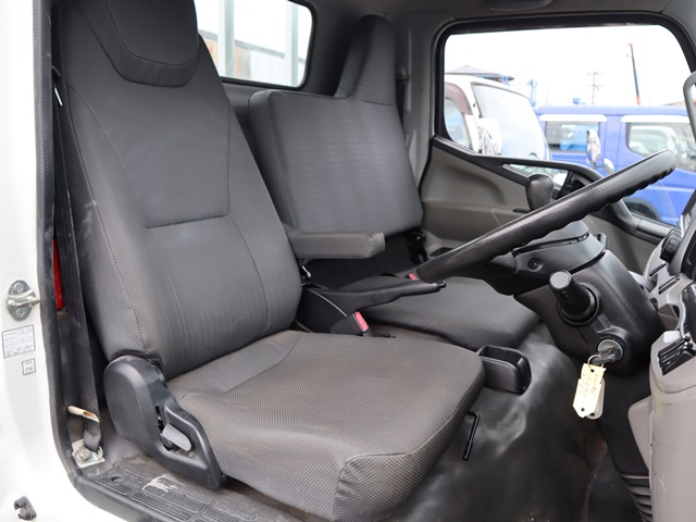 三菱ふそうキャンター平ボディ小型（2t・3t）[写真27]