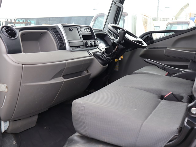 三菱ふそうキャンター平ボディ小型（2t・3t）[写真28]