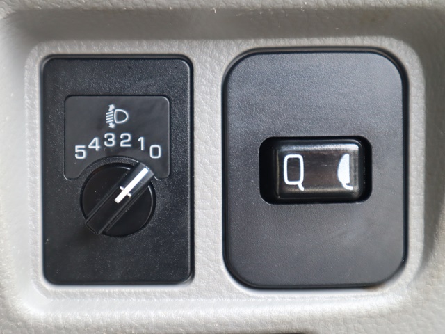 三菱ふそうキャンター平ボディ小型（2t・3t）[写真35]