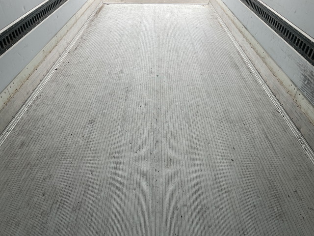 いすゞフォワード冷凍車（冷蔵車）中型（4t）[写真13]