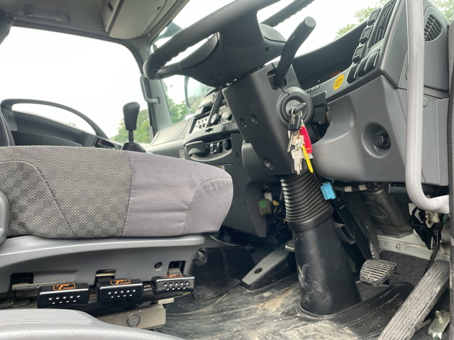 いすゞフォワード冷凍車（冷蔵車）中型（4t）[写真33]