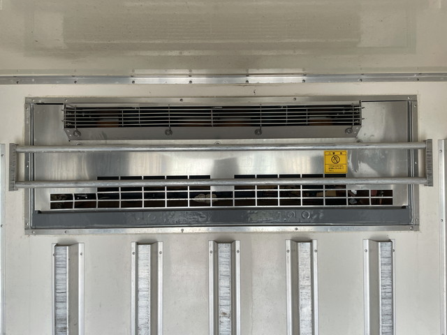 いすゞエルフ冷凍車（冷蔵車）小型（2t・3t）[写真12]