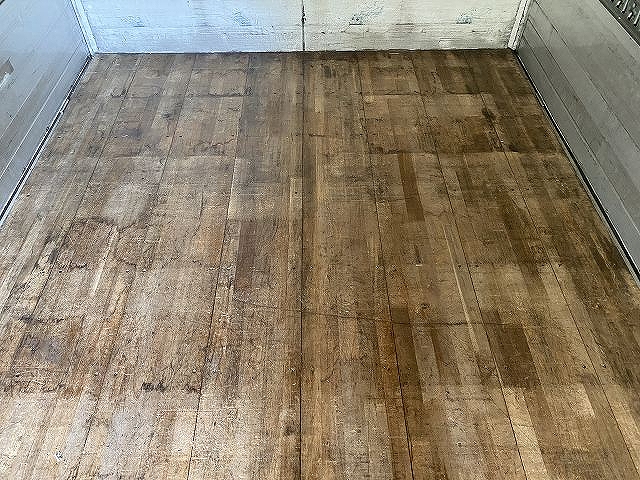 日野レンジャーアルミウイング中型（4t）[写真19]