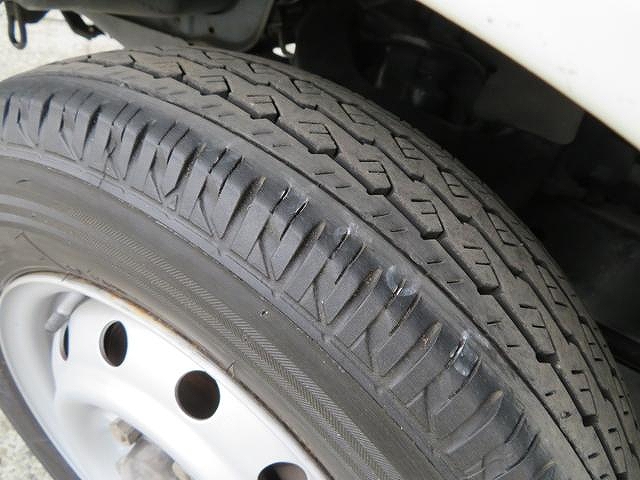 日産バネット平ボディ小型（2t・3t）[写真09]