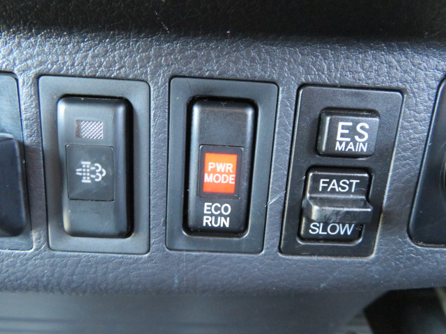 日野レンジャーパッカー車（塵芥車）中型（4t）[写真11]