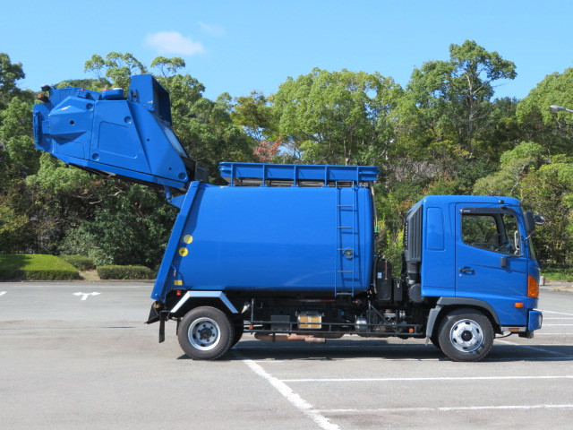日野レンジャーパッカー車（塵芥車）中型（4t）[写真06]